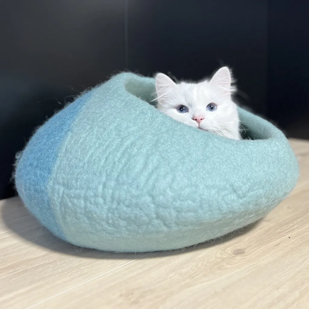 Mint kattehule i håndtovet ull